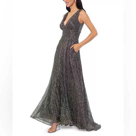 Metallic V-Neck Sleeveless Gown - Picture 4 of 4